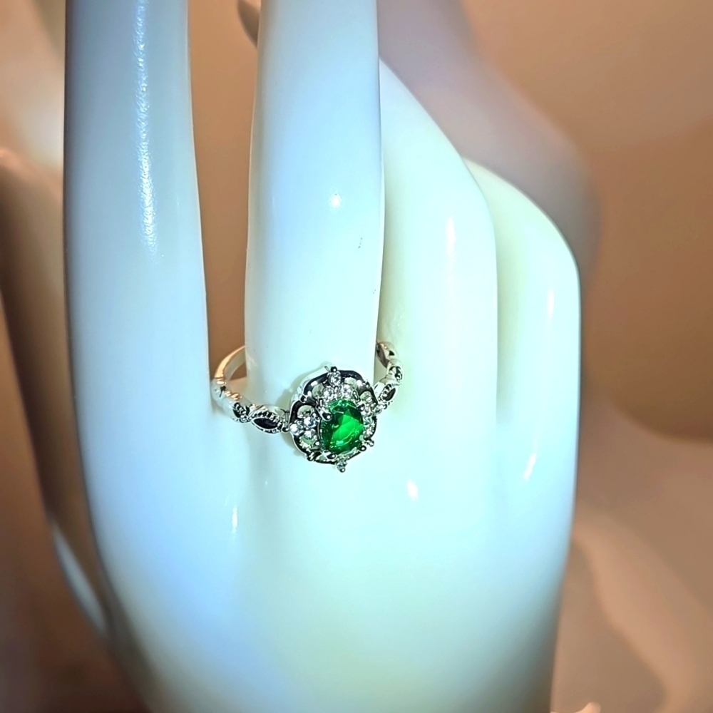 Green Cubic Zirconia - Luxurious White Golden Plated Alloy Women size 8